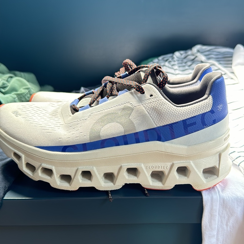 On Cloudmonsters like new!